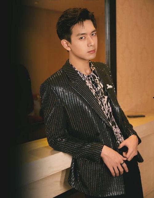 娱乐吃瓜李现,从“吃瓜群众”到当红炸子鸡的蜕变之路