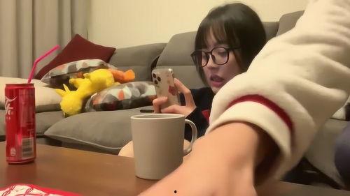 疫情期间吃瓜女孩的日常,网络热议背后的生活点滴