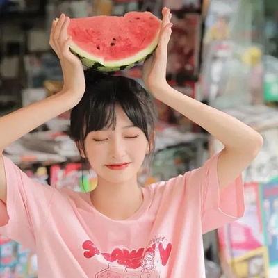 青春吃瓜少女,吃瓜少女的甜蜜成长记